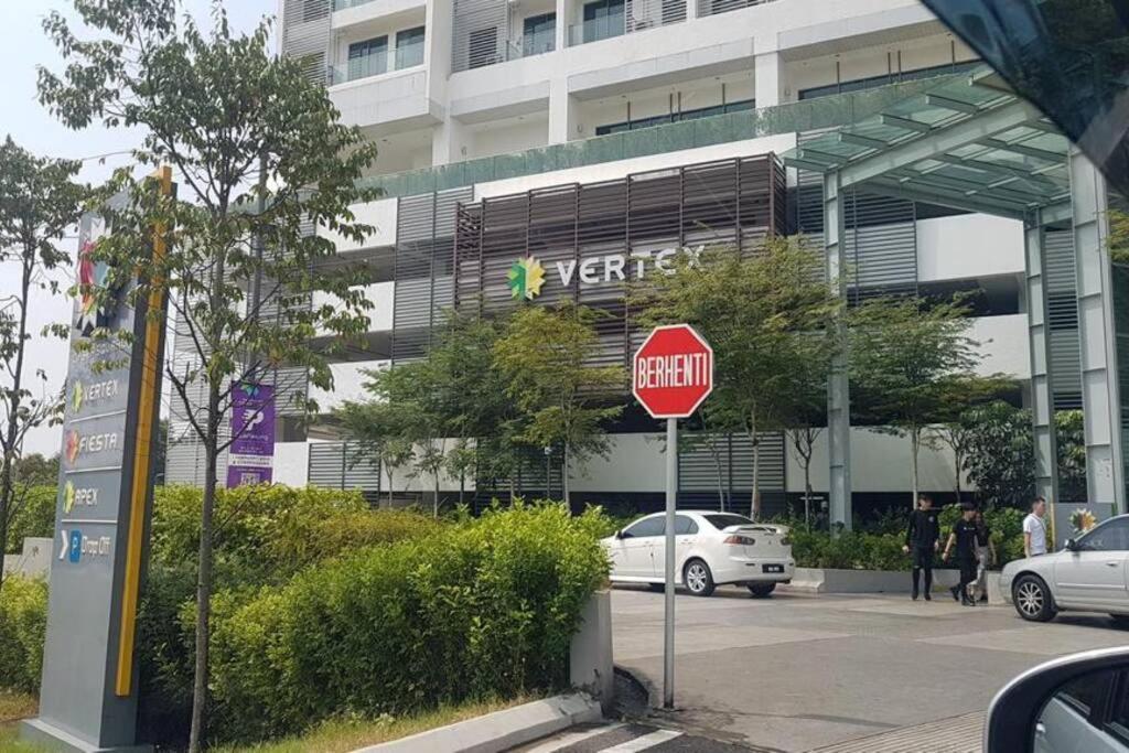 Cybersquare Lakeview With Netflix And Disney Hotstar Cyberjaya Εξωτερικό φωτογραφία